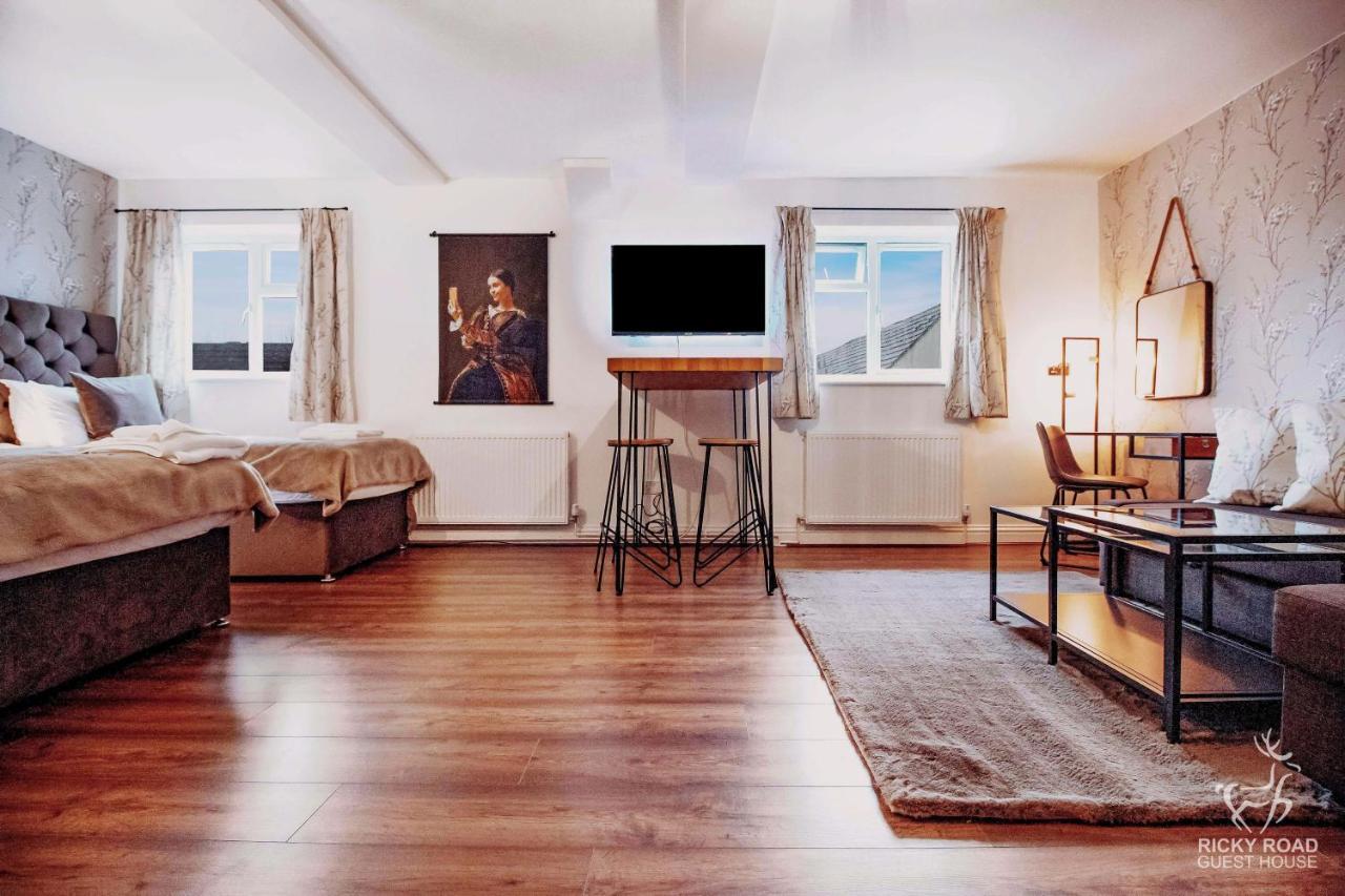 Ricky Road Guest House - Premium Watford  Eksteriør billede