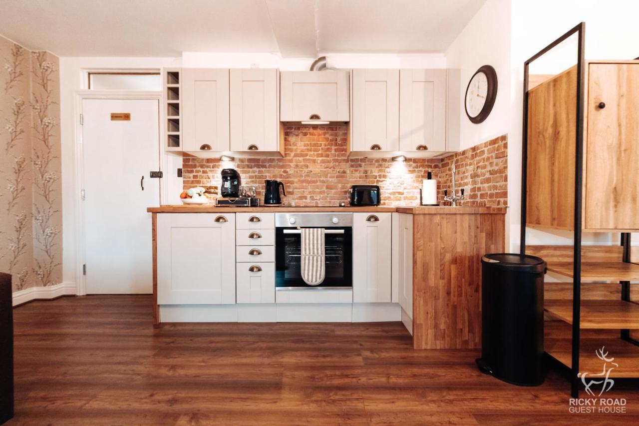 Ricky Road Guest House - Premium Watford  Eksteriør billede
