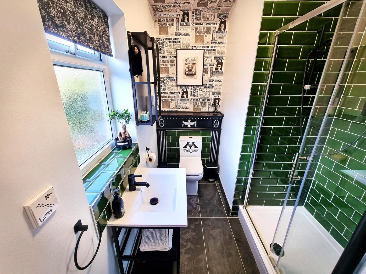 Ricky Road Guest House - Premium Watford  Eksteriør billede