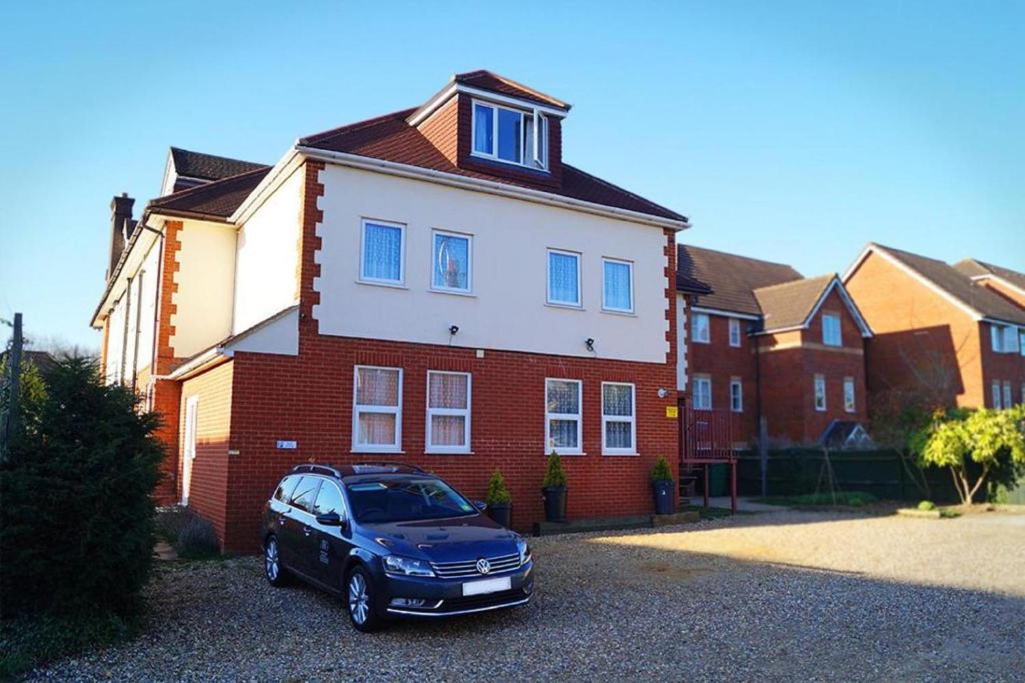 Ricky Road Guest House - Premium Watford  Eksteriør billede