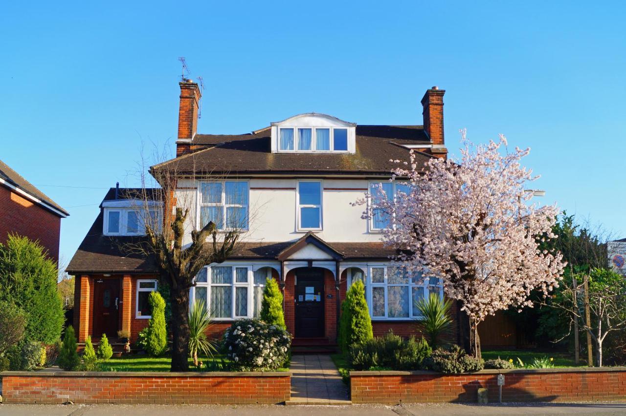 Ricky Road Guest House - Premium Watford  Eksteriør billede